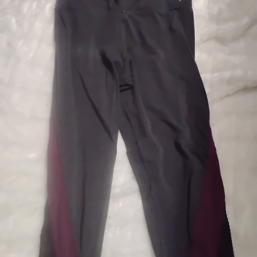 PINK Victoria's Secret Black Yoga Leggings Tag Detail